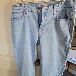 Levi's Womens Size 32 Light Wash Cropped Boyfriend Jeans